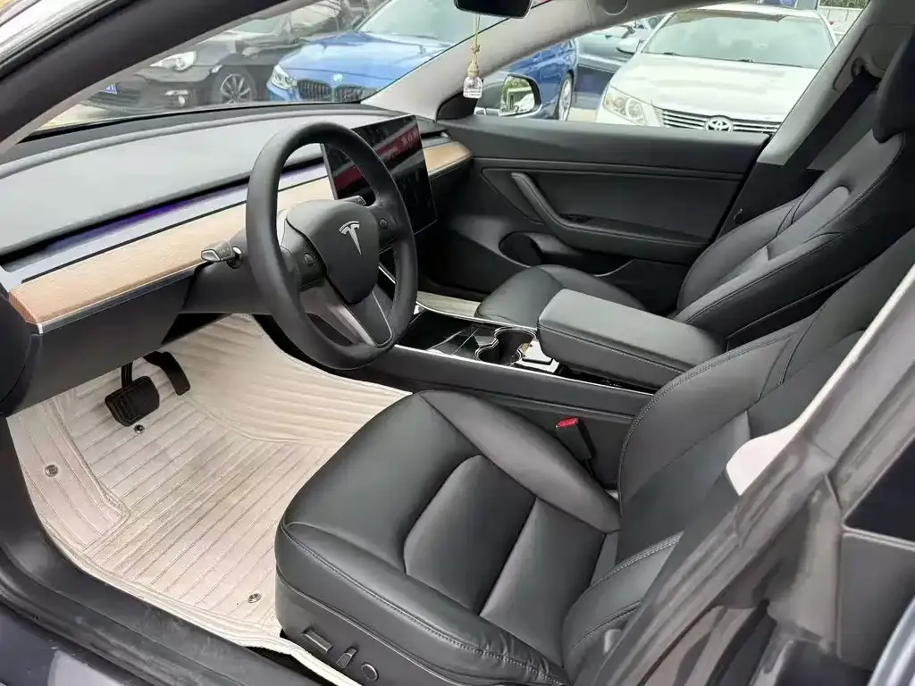 Tesla Model 3 — фото 3
