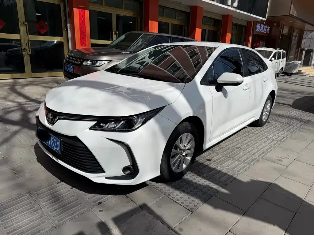 Toyota Corolla 2023 из CN, фото 1