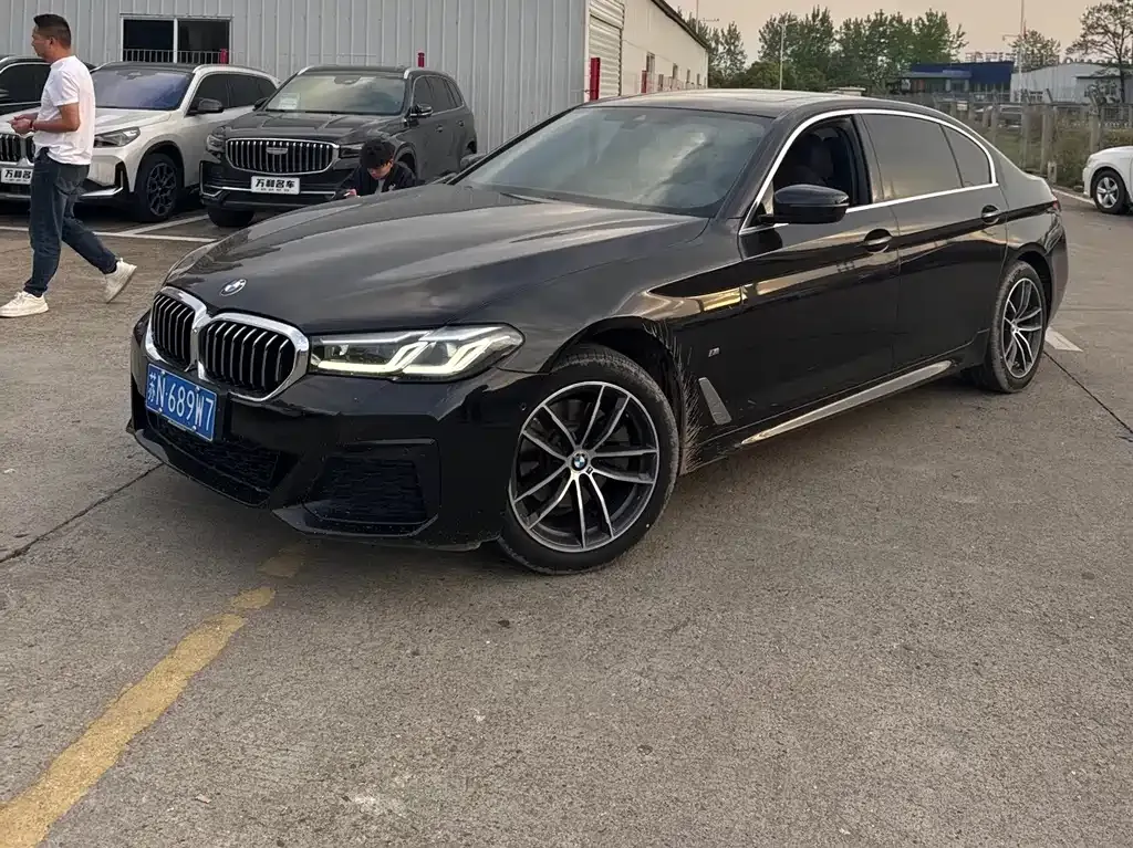 BMW 5 Series — фото 1
