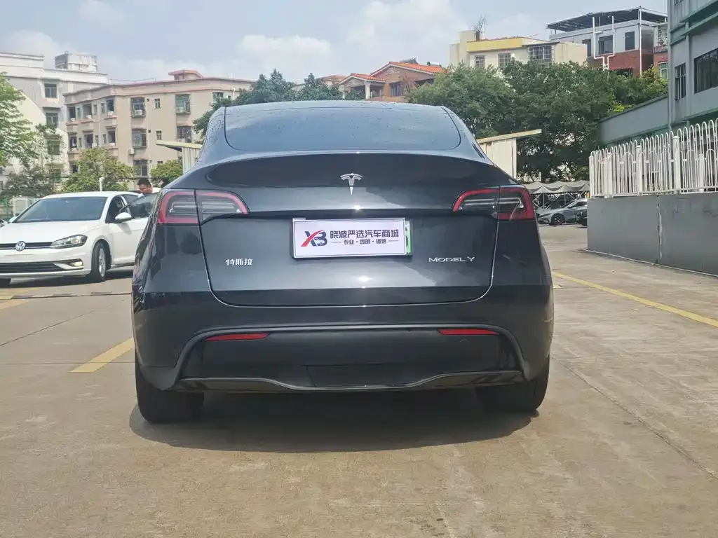 Tesla Model Y — фото 6