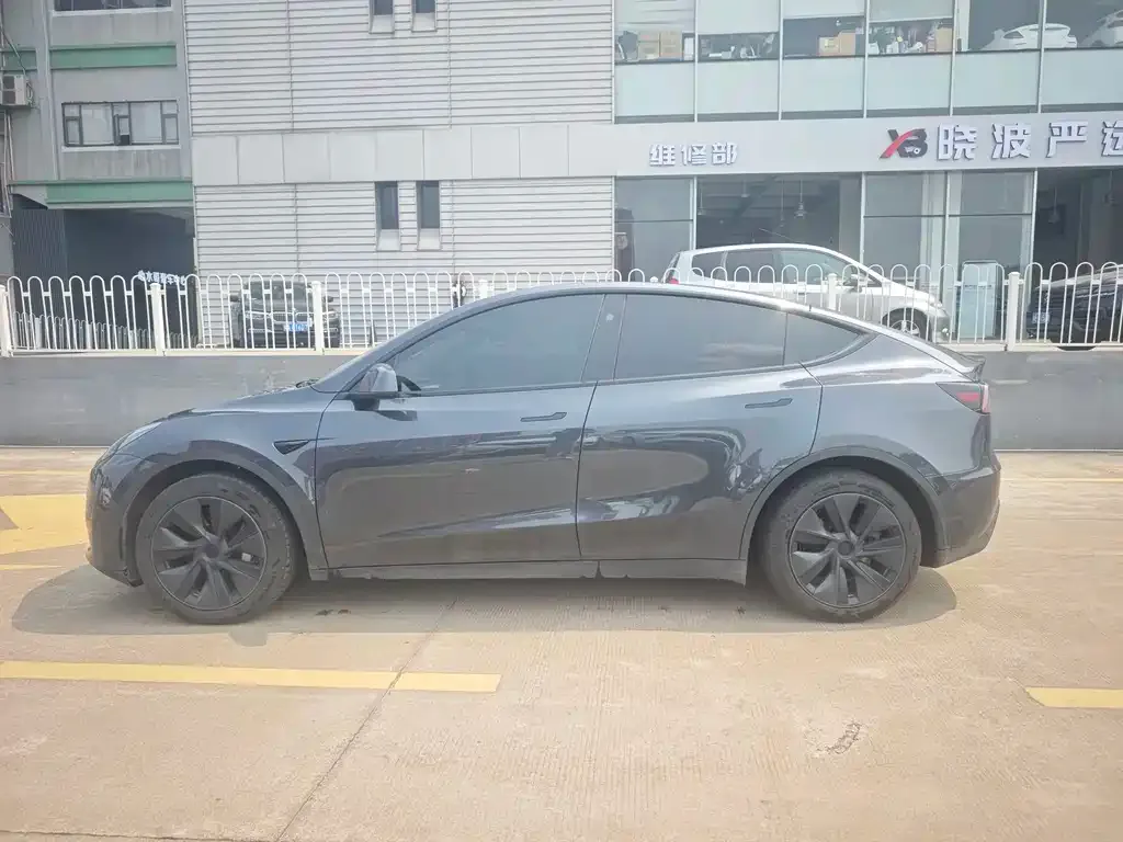 Tesla Model Y — фото 9