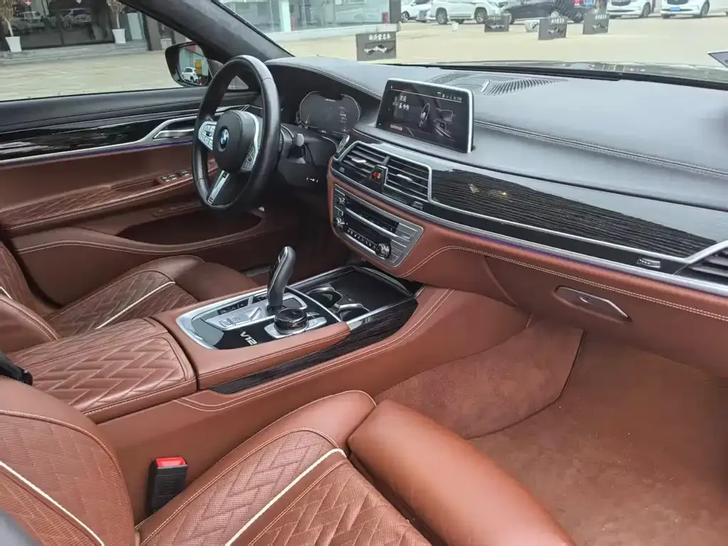 BMW 7 Series — фото 2