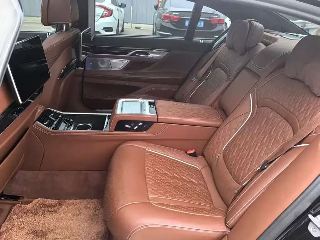 BMW 7 Series — фото 4