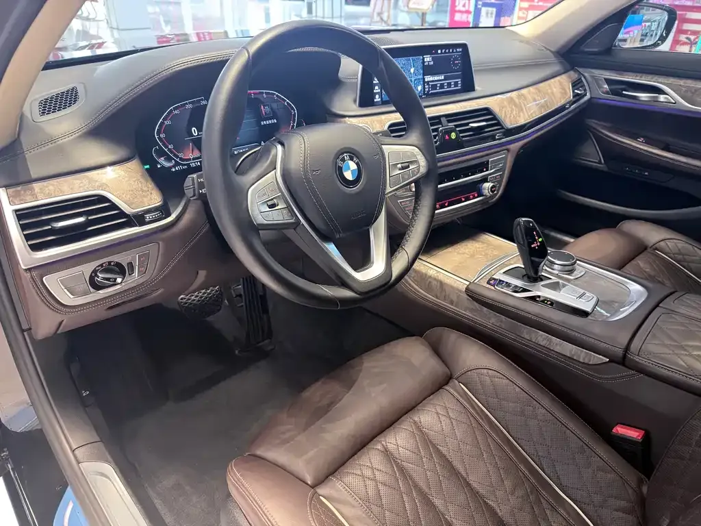 BMW 7 Series — фото 9