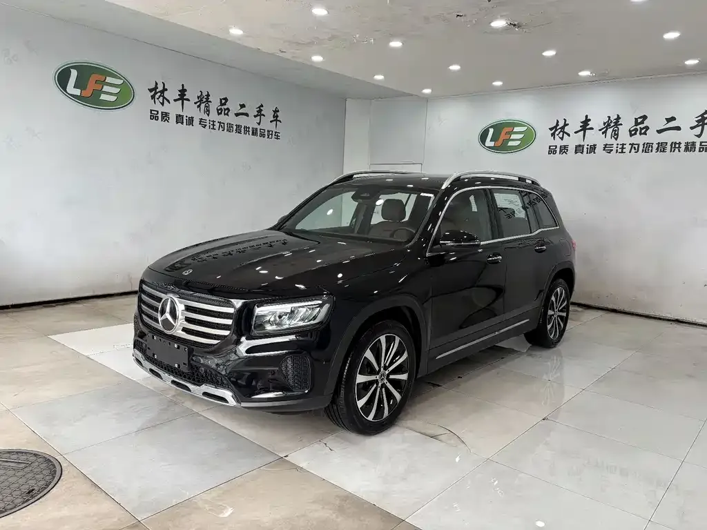 Mercedes-Benz GLB — фото 1
