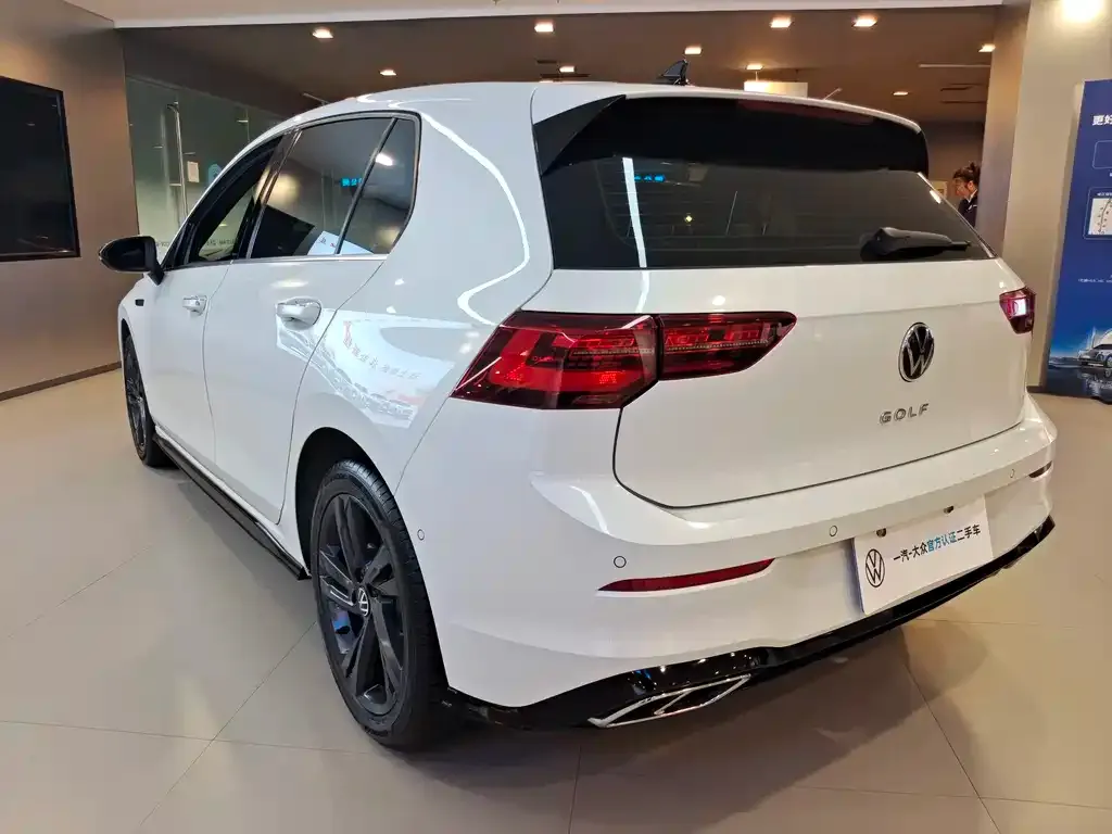 Volkswagen Golf 2024 из CN, фото 4