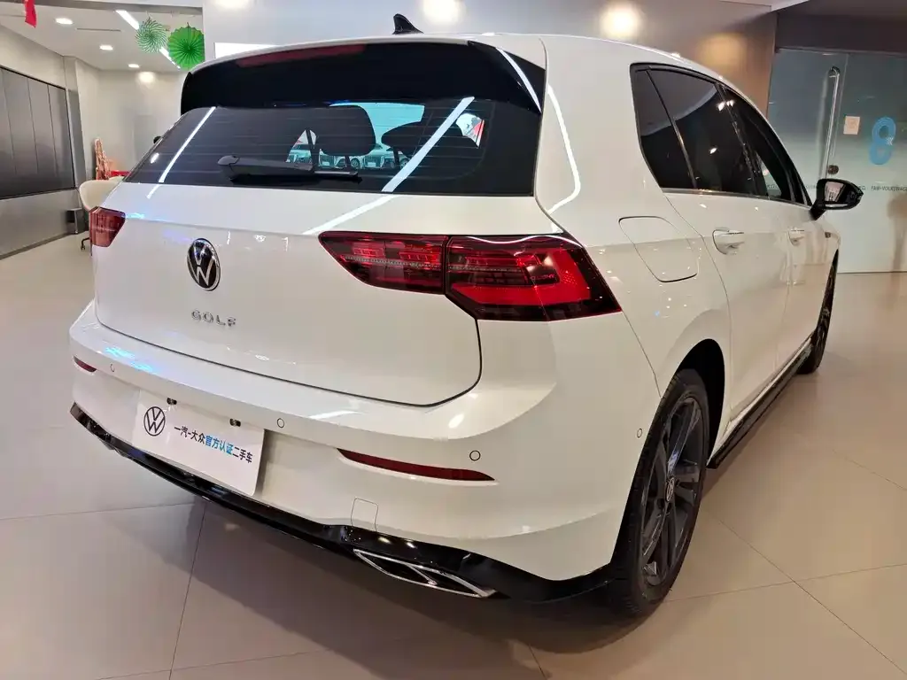 Volkswagen Golf 2024 из CN, фото 2