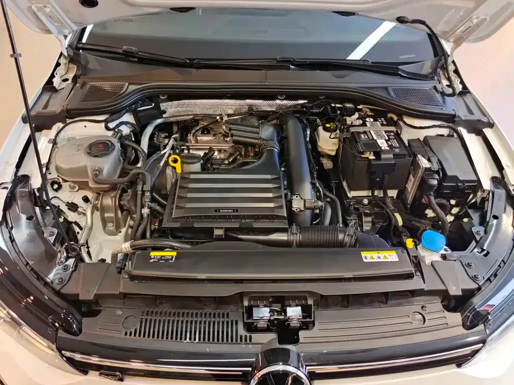 Volkswagen Golf 2024 из CN, фото 9