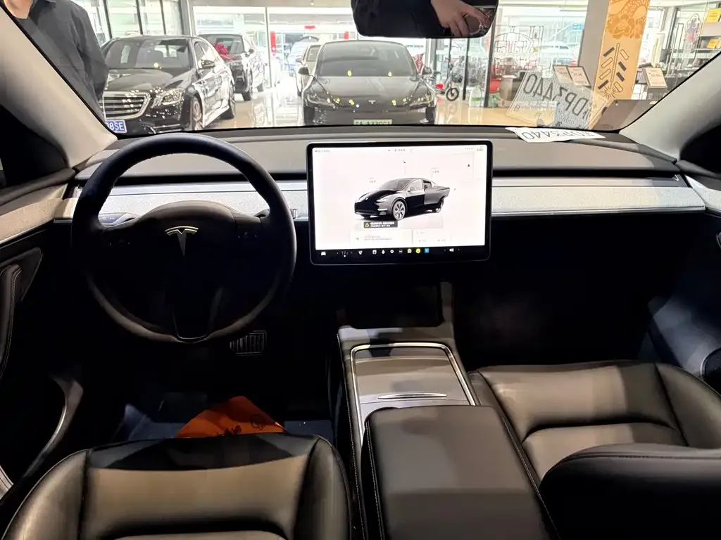 Tesla Model Y — фото 6