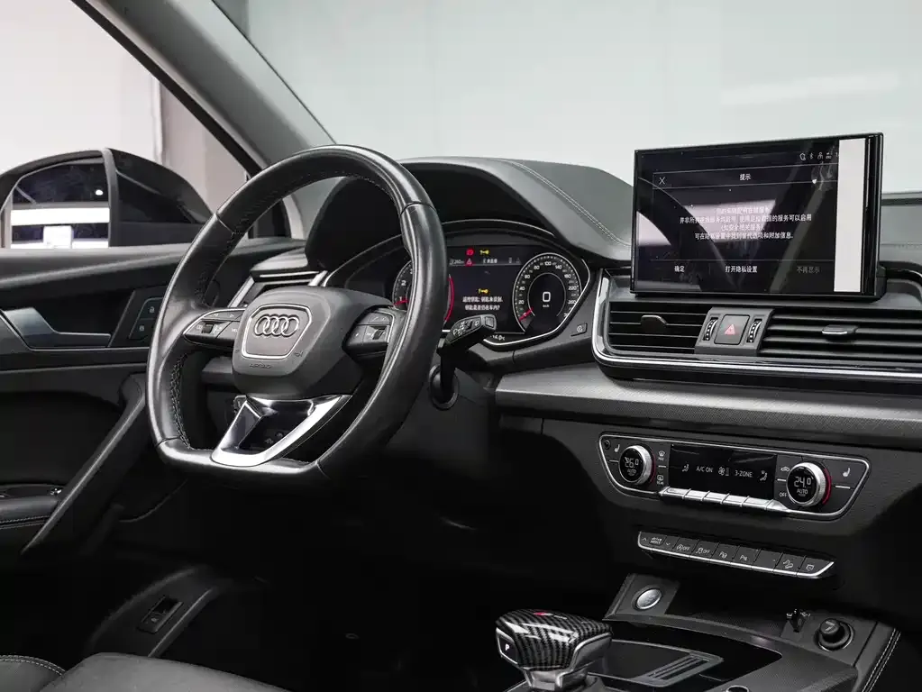 Audi Q5L — фото 9