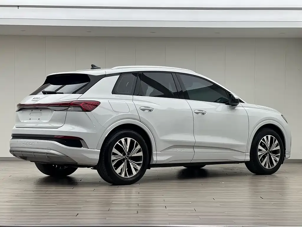 Audi Q4 e-tron — фото 3