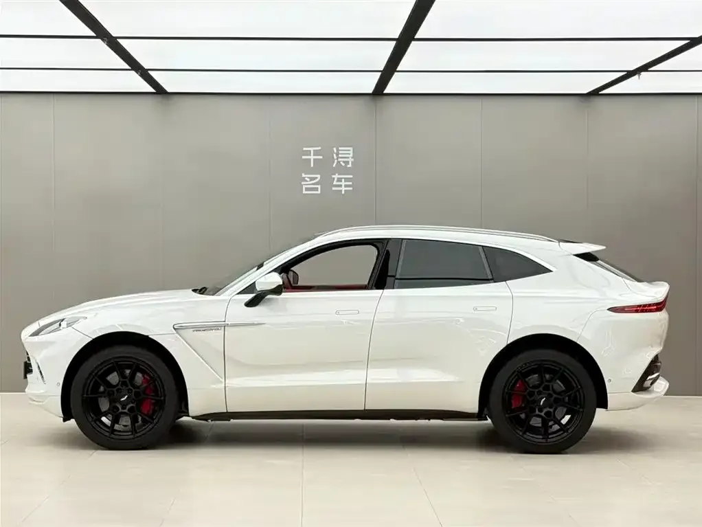 Aston Martin DBX — фото 3