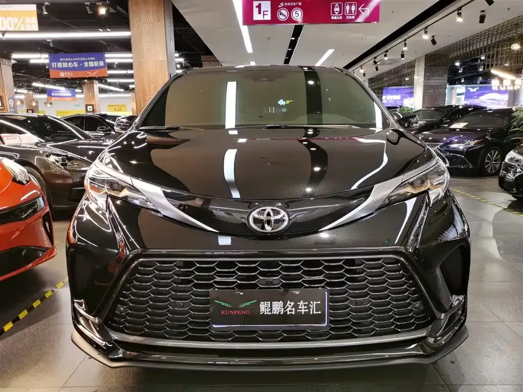 Toyota Granvia — фото 10