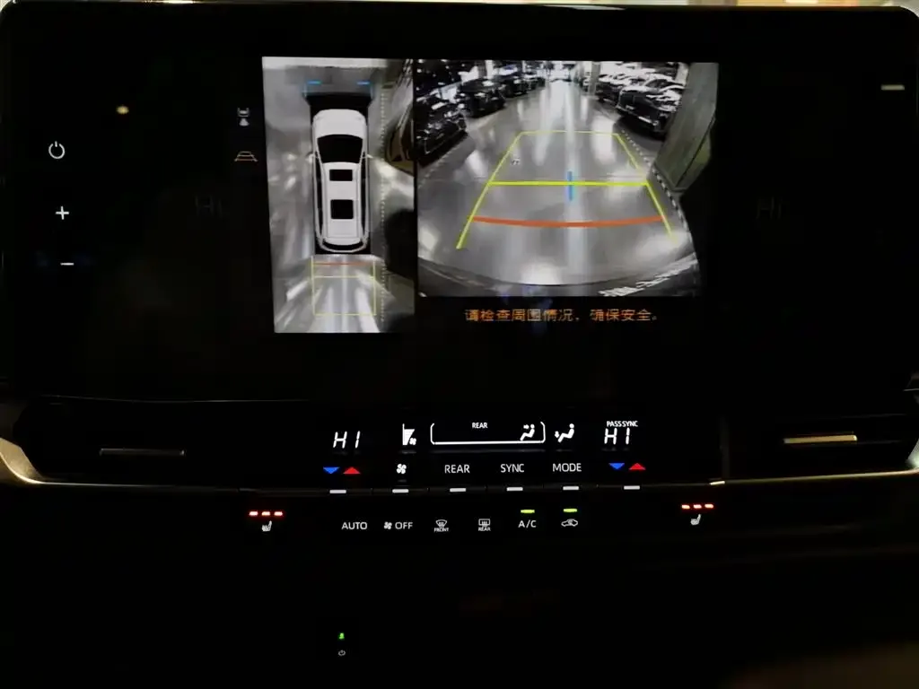 Toyota Granvia — фото 2
