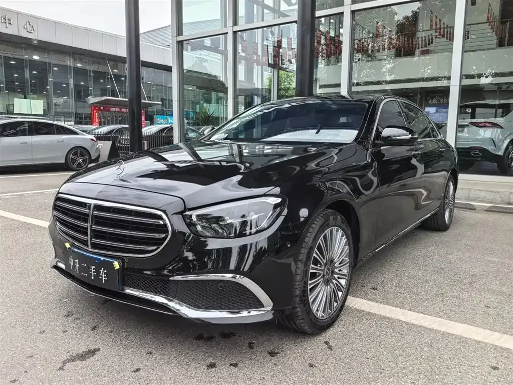 Mercedes-Benz E-Class — фото 1