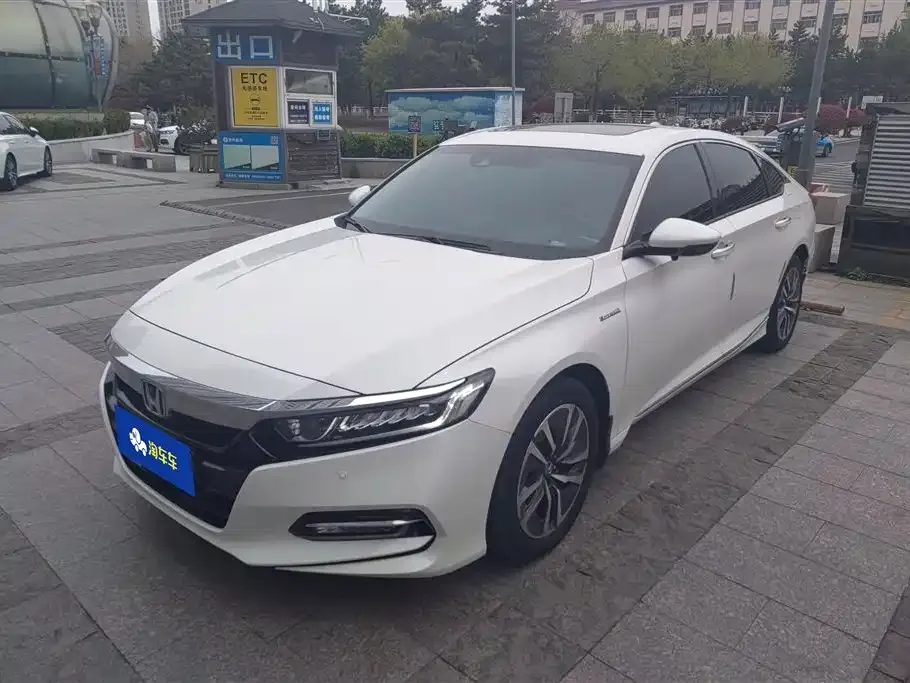 Honda Accord — фото 1