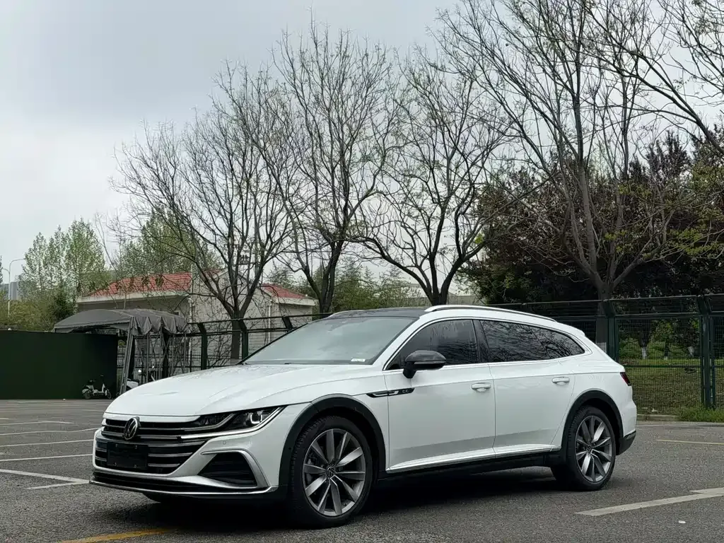 Volkswagen CC 2023 из CN, фото 1