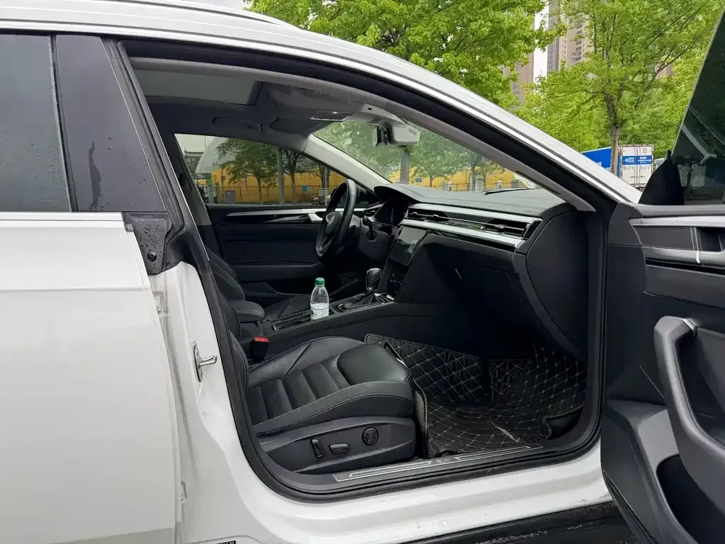 Volkswagen CC 2023 из CN, фото 6