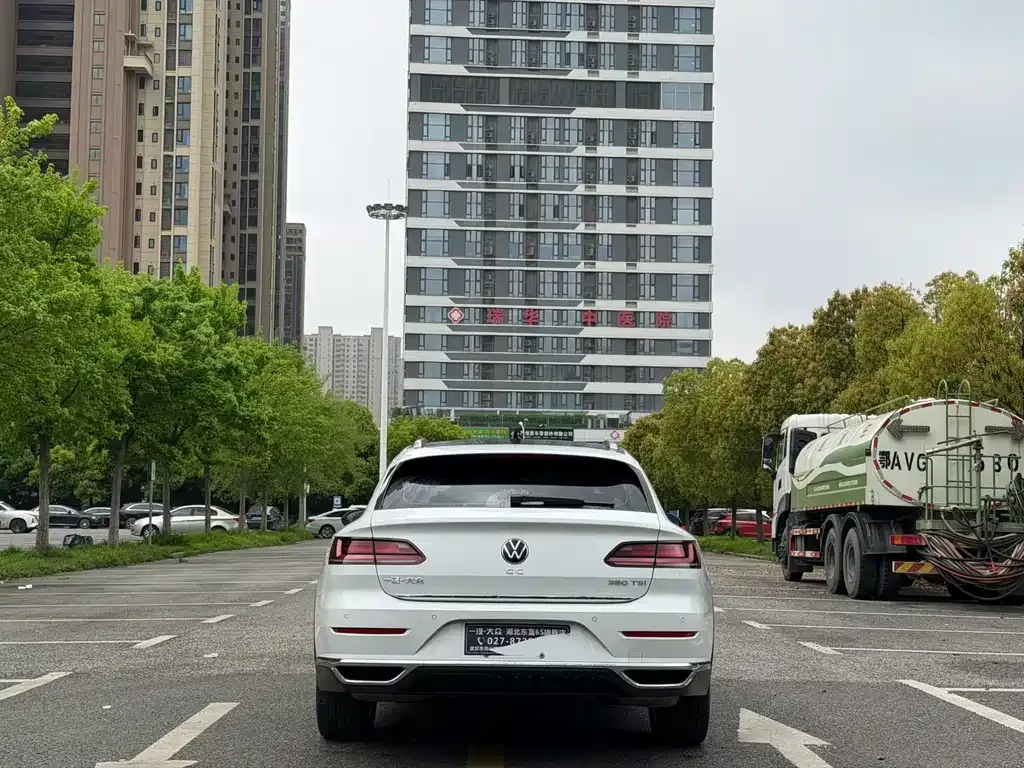 Volkswagen CC 2023 из CN, фото 7