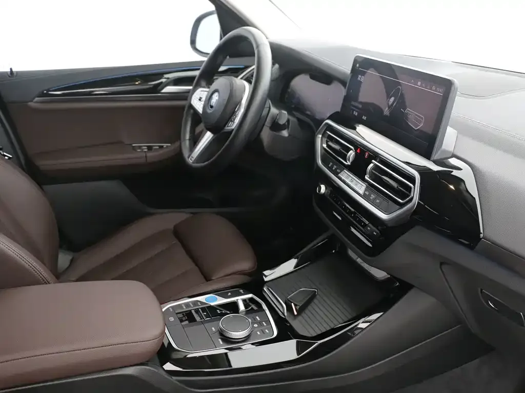 BMW iX3 — фото 10