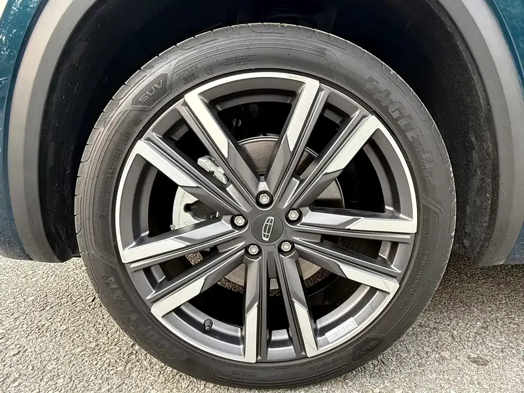 Geely Xingyue L — фото 10