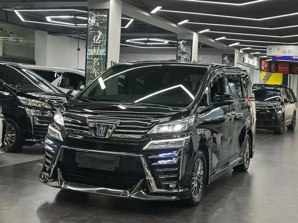Toyota Vellfire — фото 1