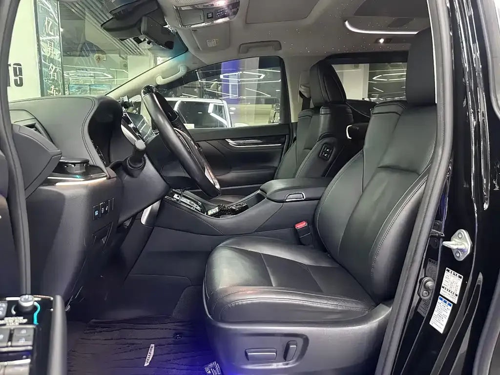 Toyota Vellfire — фото 5