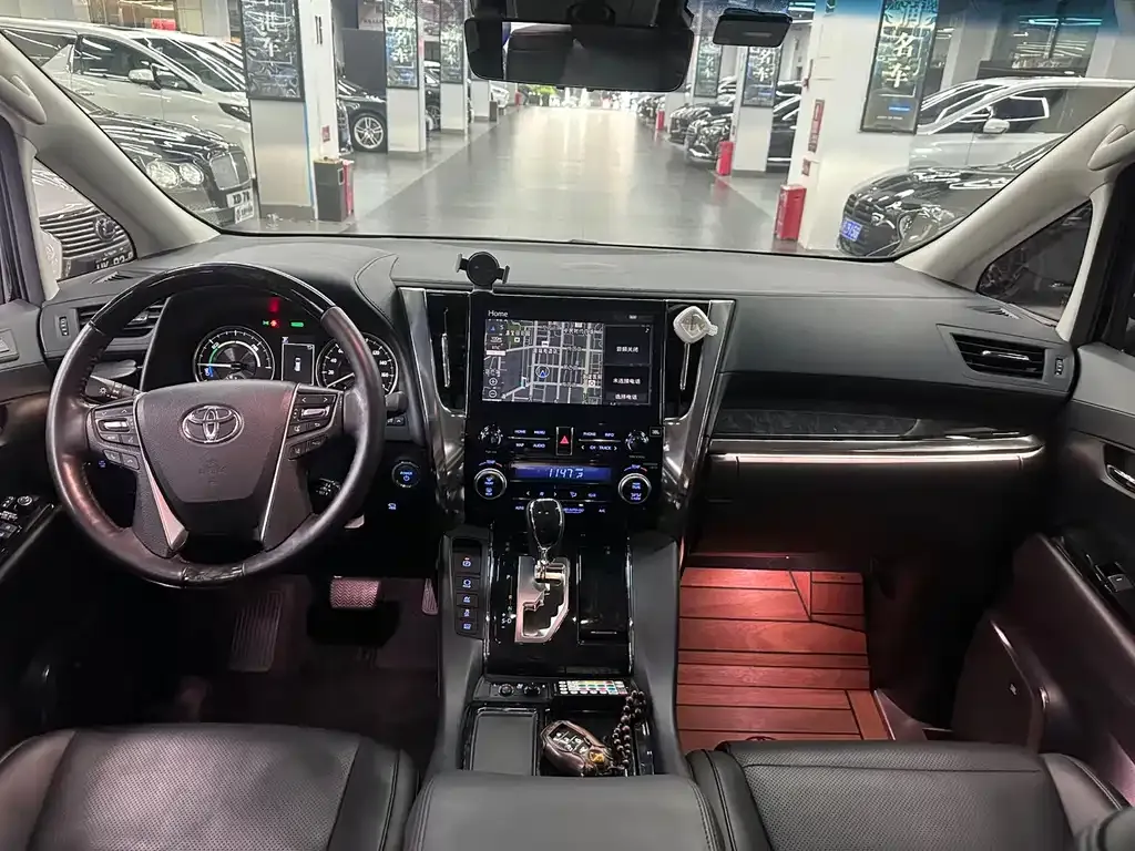 Toyota Vellfire — фото 9