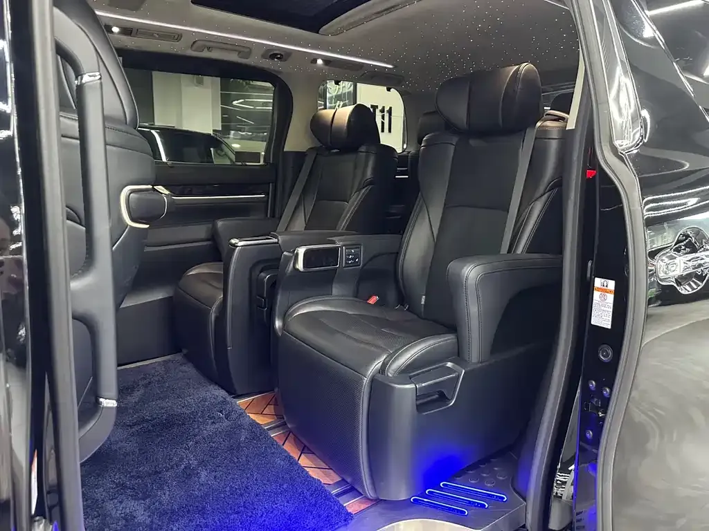 Toyota Vellfire — фото 7