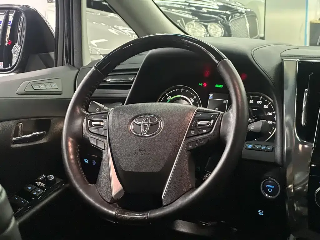 Toyota Vellfire — фото 3