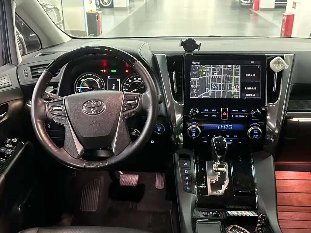 Toyota Vellfire — фото 6