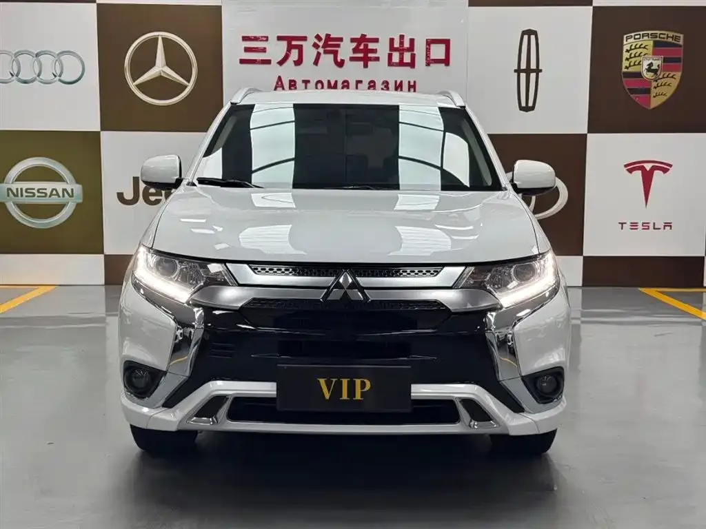 Mitsubishi Outlander — фото 7