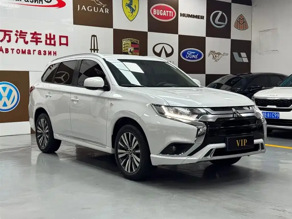 Mitsubishi Outlander — фото 6