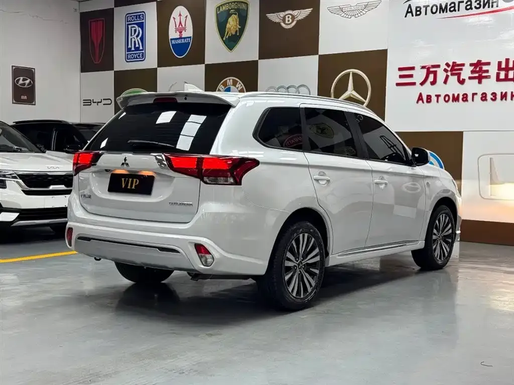 Mitsubishi Outlander — фото 10