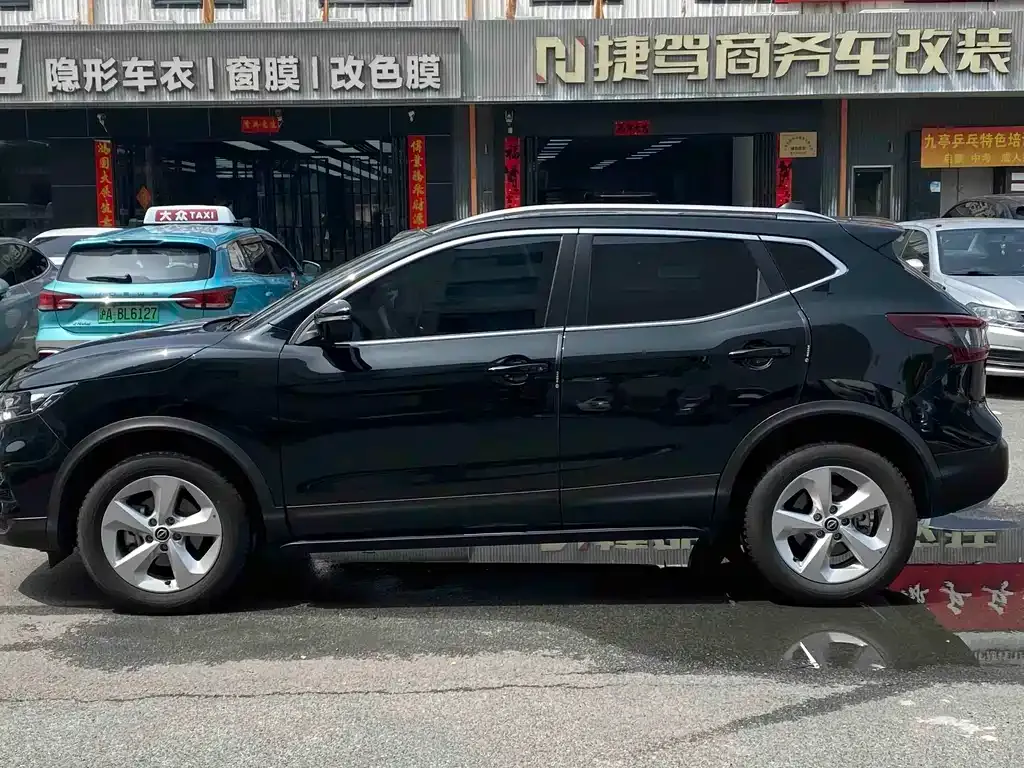 Nissan Qashqai — фото 8