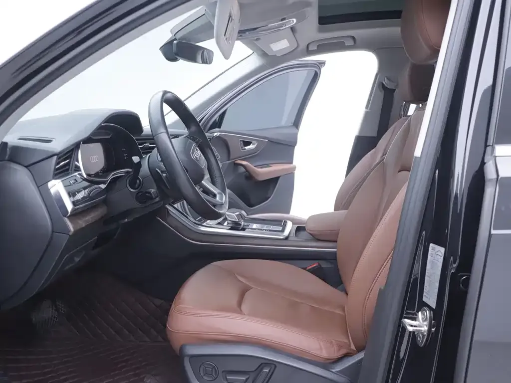 Audi Q7 2021 из CN, фото 5