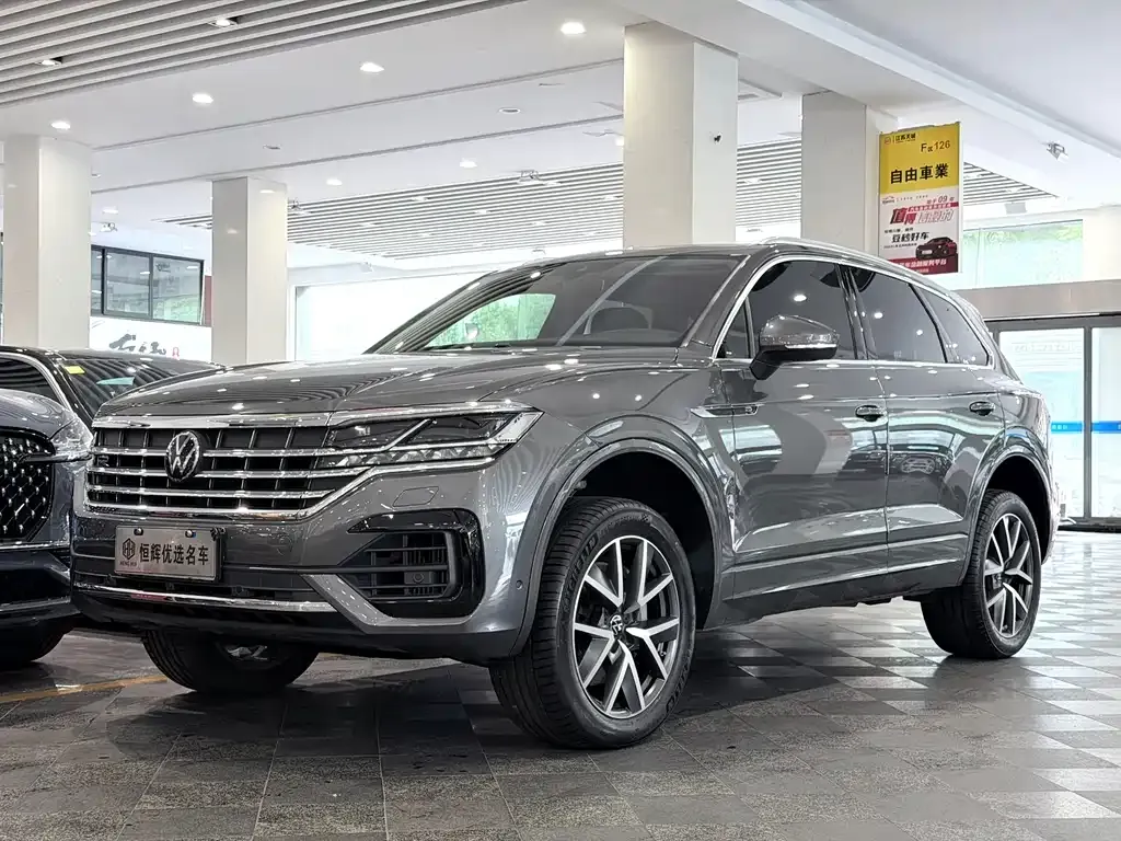 Volkswagen Touareg — фото 1