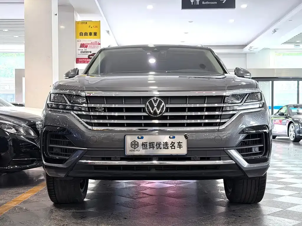 Volkswagen Touareg — фото 7