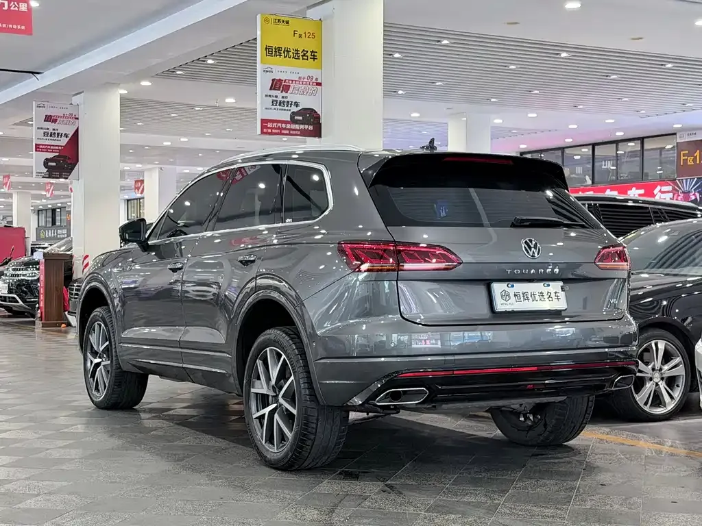 Volkswagen Touareg — фото 6
