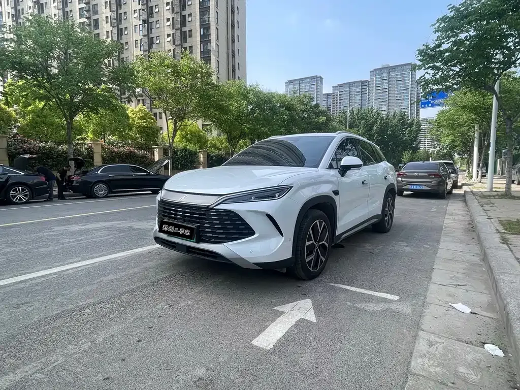 BYD L DM-i — фото 1