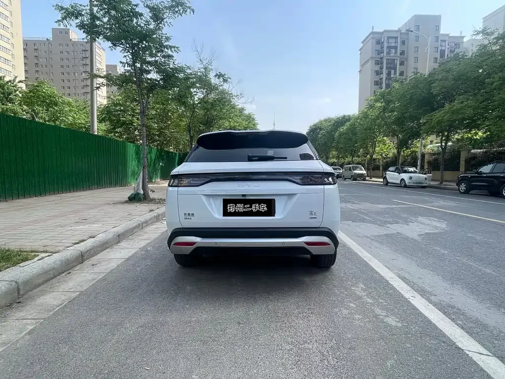 BYD L DM-i — фото 8