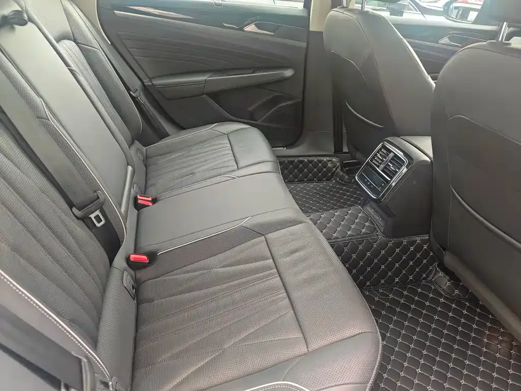 Volkswagen Passat 2022 из CN, фото 9