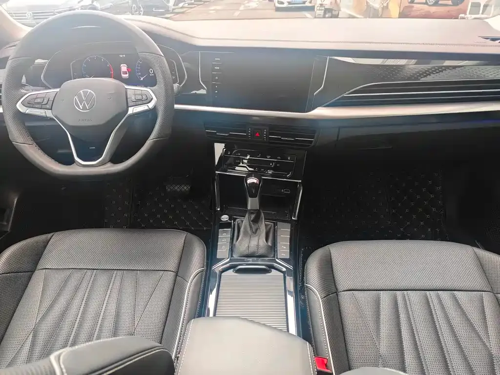 Volkswagen Passat 2022 из CN, фото 8
