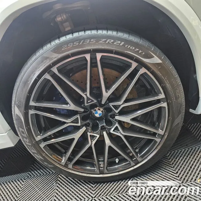 BMW X6M 2024 из KR, фото 10