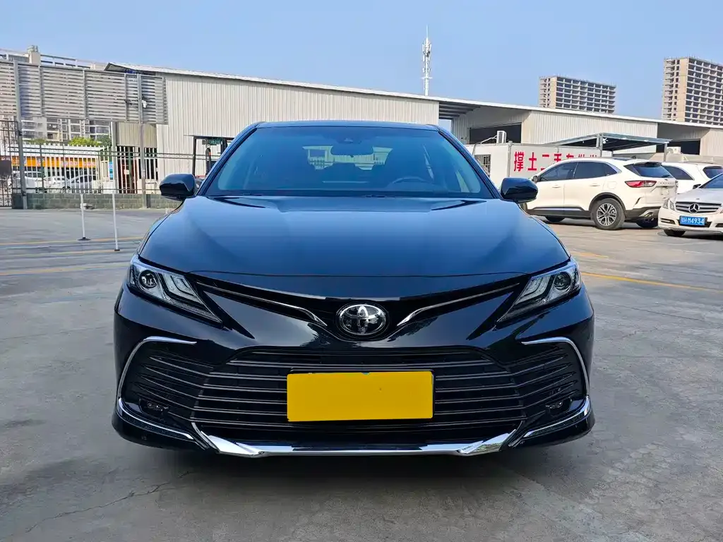 Toyota Camry — фото 7
