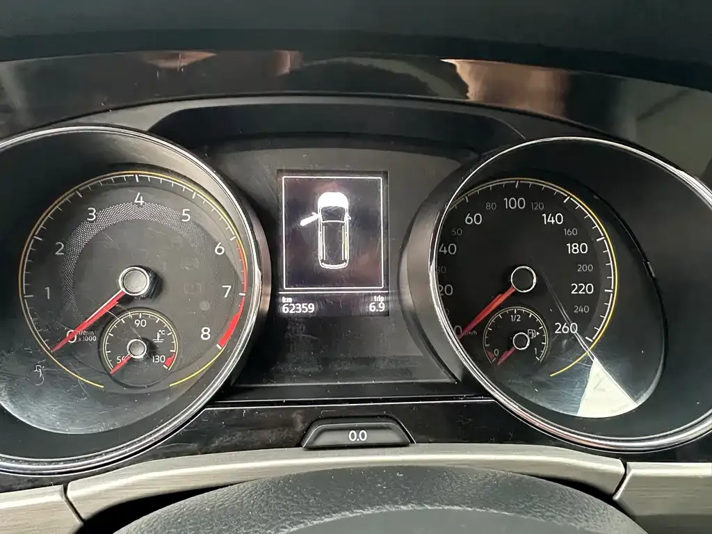 Volkswagen Touran 2021 из CN, фото 2