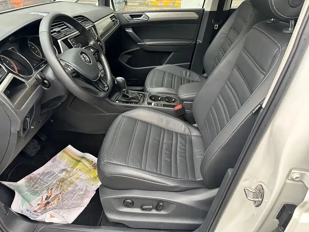 Volkswagen Touran 2021 из CN, фото 7