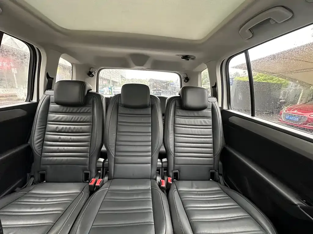 Volkswagen Touran 2021 из CN, фото 6