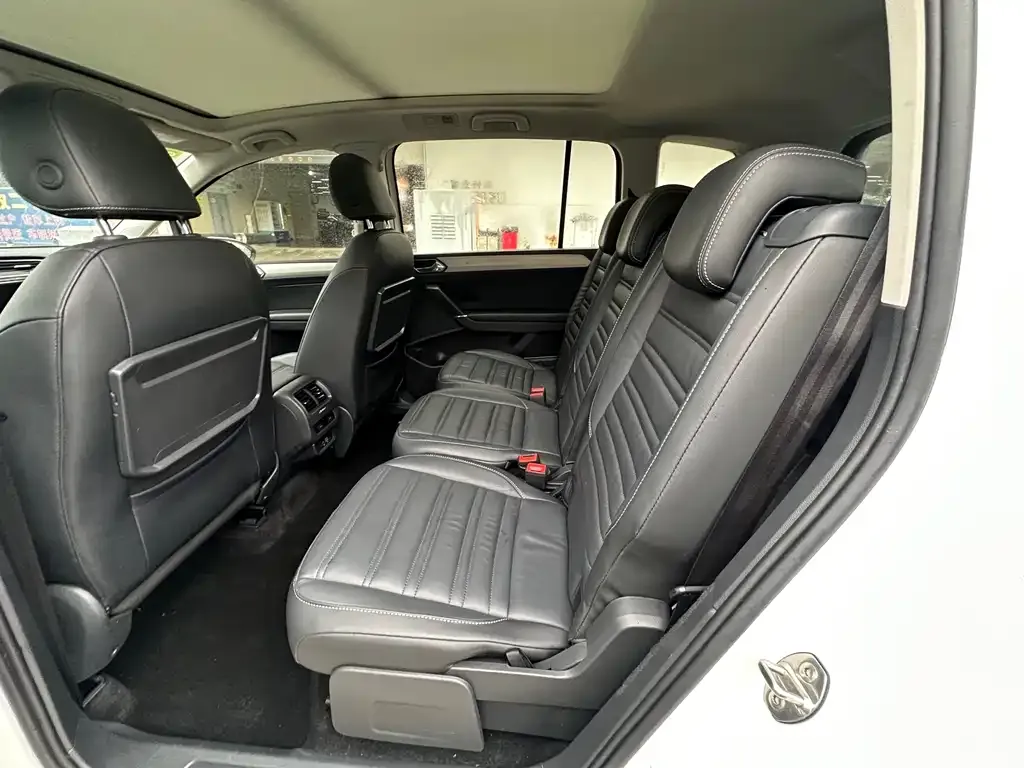 Volkswagen Touran 2021 из CN, фото 3