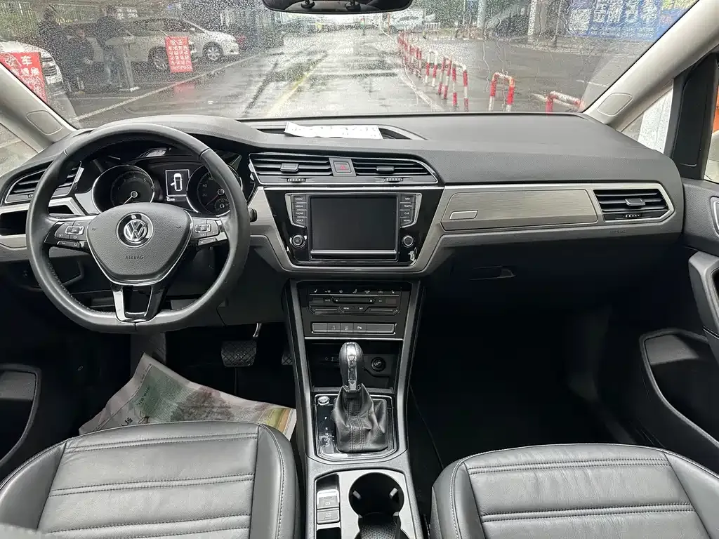 Volkswagen Touran 2021 из CN, фото 8